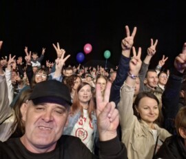 Witam wszystkich z przebudowywanej DW 242 z Więcborka do Łobżenicy ! Na zdjęciach koncert jubileuszowy 45-lecie naszej Solidarności w Katowicach