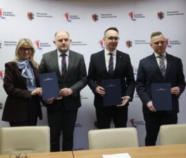 Minister Dariusz Klimczak podpisał pakt kolejowy dla województwa kujawsko-pomorskiego ! Minister Dariusz Klimczak podpisał pakt kolejowy dla województwa kujawsko-pomorskiego !